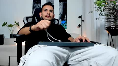 Snapshot of stud_samuel chatting on 02-12-26, 02:39 Samuel online show from 02-12-26, 02:39