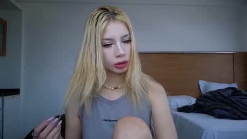 Snapshot of stuirt chatting on 03-14-26, 01:27 Sofa online show from 03-14-26, 01:27