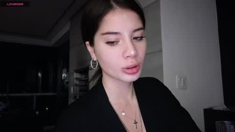 Snapshot of stuirt chatting on 06-19-26, 02:27 Sofa online show from 06-19-26, 02:27