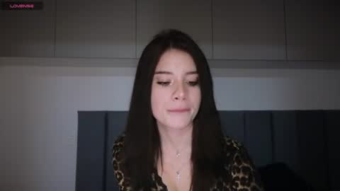 Snapshot of stuirt chatting on 06-19-26, 10:35 Sofa online show from 06-19-26, 10:35
