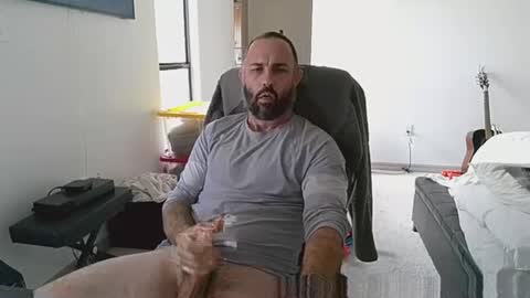 Snapshot of stukeswg chatting on 12-18-25, 05:52 Simon online show from 12-18-25, 05:52