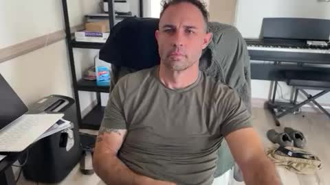 Snapshot of stukeswg chatting on 04-15-26, 05:09 Simon online show from 04-15-26, 05:09