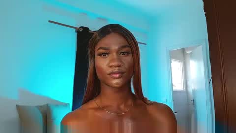 Snapshot of suannyklatten_ chatting on 02-17-25, 12:27 Suanny Klatten It is my account independent online show from 02-17-25, 12:27