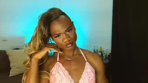 Snapshot of suannyklatten_ chatting on 03-28-26, 07:35 Suanny Klatten It is my account independent online show from 03-28-26, 07:35