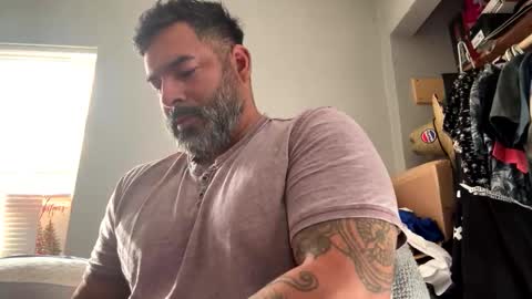 Snapshot of suavecito67 chatting on 10-18-25, 04:30 suavecito67 online show from 10-18-25, 04:30