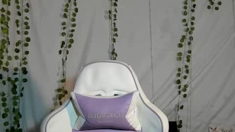 Snapshot of subgirlrs chatting on 10-23-25, 05:07 subgirlrs online show from 10-23-25, 05:07