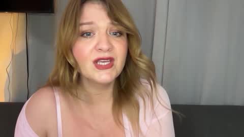 Snapshot of submissivescarletxo chatting on 05-15-26, 11:23 Scarlet online show from 05-15-26, 11:23