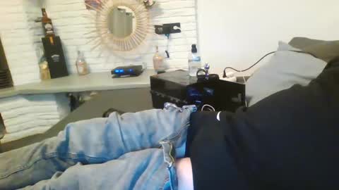 submissivguy online show from 12-17-24, 08:21