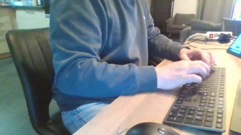 submissivguy online show from 11-15-25, 09:21