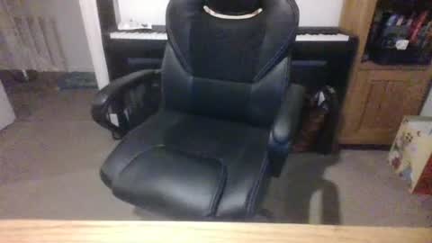 Snapshot of subpig4u chatting on 10-17-25, 08:33 Sub Male online show from 10-17-25, 08:33