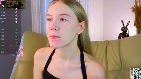 Snapshot of succubelle chatting on 11-12-25, 06:25 Eda online show from 11-12-25, 06:25