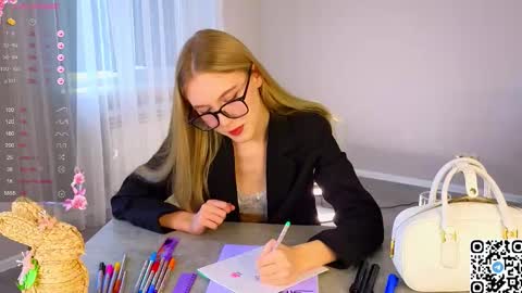 Snapshot of succubelle chatting on 11-19-25, 06:24 Eda online show from 11-19-25, 06:24