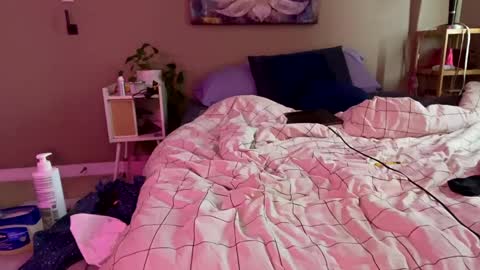 SaraSabeen online show from 12-15-24, 09:31