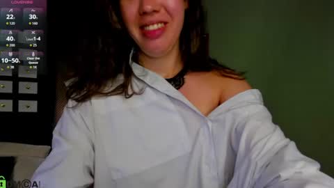 Snapshot of suee_larson chatting on 06-21-26, 01:13 Sue online show from 06-21-26, 01:13