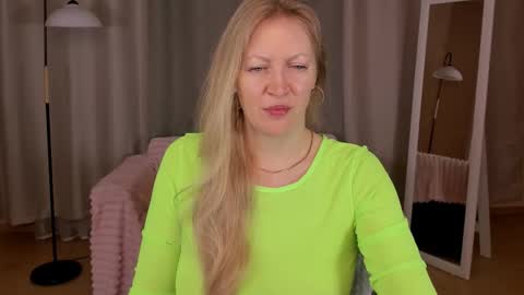 sugamomy online show from 12-17-25, 01:00