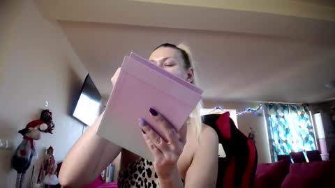 Snapshot of sugar_mayy chatting on 12-20-24, 07:12 May online show from 12-20-24, 07:12