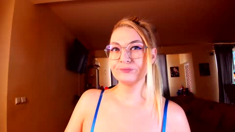 Snapshot of sugar_mayy chatting on 02-08-25, 11:01 May online show from 02-08-25, 11:01