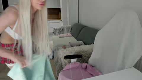 Kinga online show from 04-26-26, 03:59