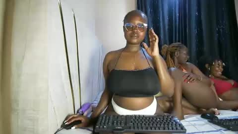 Snapshot of sugara_spicexo chatting on 04-10-26, 01:11 Ss online show from 04-10-26, 01:11