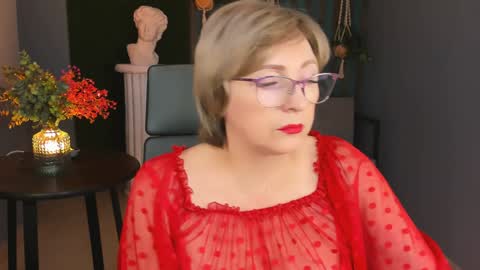 Snapshot of sugarvi chatting on 12-19-24, 01:07 Vivien online show from 12-19-24, 01:07