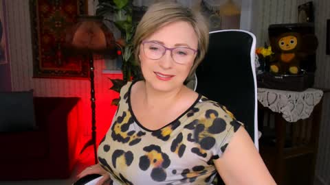 Snapshot of sugarvi chatting on 01-04-25, 09:00 Vivien online show from 01-04-25, 09:00