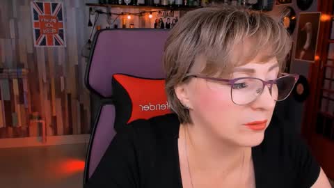 Vivien online show from 11-14-25, 01:21