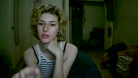 Snapshot of suicunebitch chatting on 12-08-24, 04:46 Ophelia online show from 12-08-24, 04:46