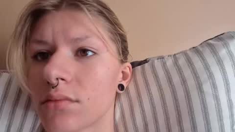 Snapshot of suicunebitch chatting on 10-16-25, 02:07 Ophelia online show from 10-16-25, 02:07