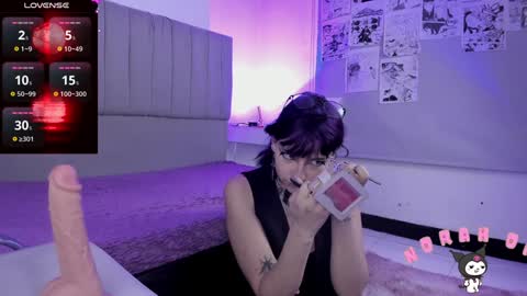 Snapshot of sukifuyu__ chatting on 12-27-24, 12:12 online show from 12-27-24, 12:12