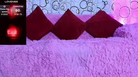 Snapshot of sukifuyu__ chatting on 11-27-25, 02:19 online show from 11-27-25, 02:19