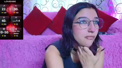 Snapshot of sukifuyu__ chatting on 12-17-25, 05:41 online show from 12-17-25, 05:41