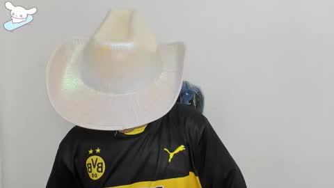 Snapshot of sukmiboy chatting on 10-16-25, 12:33 LEO online show from 10-16-25, 12:33