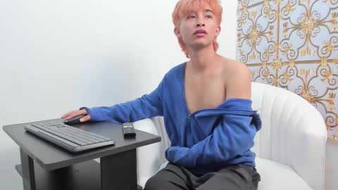 Snapshot of sukmiboy chatting on 10-25-25, 05:15 LEO online show from 10-25-25, 05:15