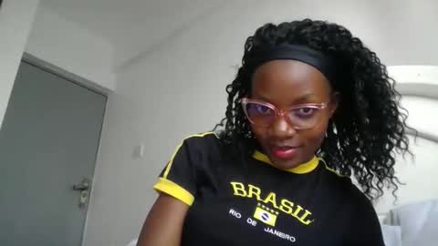 Snapshot of summerbuddy chatting on 11-28-25, 01:36 summerbuddy online show from 11-28-25, 01:36