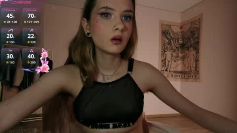 Snapshot of summerhazee chatting on 04-05-26, 06:49 summerhazee online show from 04-05-26, 06:49