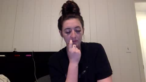 Snapshot of summerlee9 chatting on 05-18-26, 10:37 summerlee9 online show from 05-18-26, 10:37