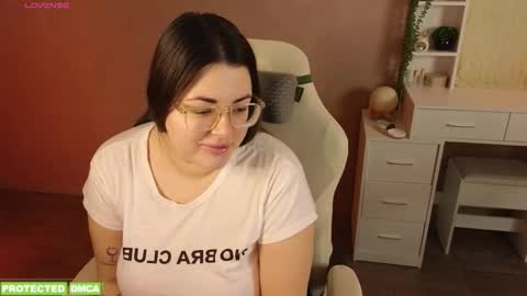 Tina. Im topless model  online show from 01-12-26, 09:03