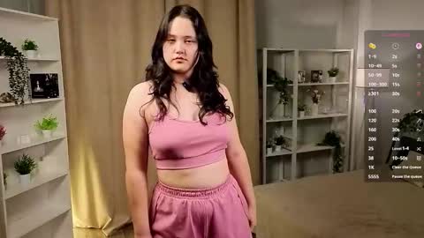 Kiki online show from 11-29-25, 11:02