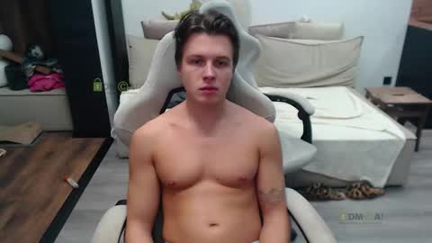 Snapshot of sunny1girl chatting on 10-30-25, 07:47 Alice and Sergey online show from 10-30-25, 07:47