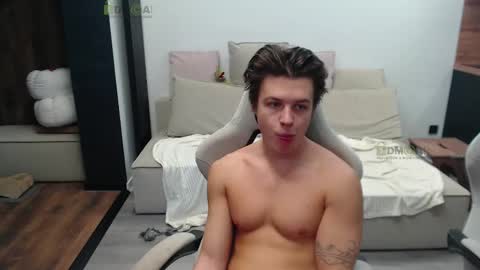 Snapshot of sunny1girl chatting on 11-25-25, 07:41 Alice and Sergey online show from 11-25-25, 07:41