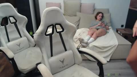 Snapshot of sunny1girl chatting on 11-29-25, 08:28 Alice and Sergey online show from 11-29-25, 08:28