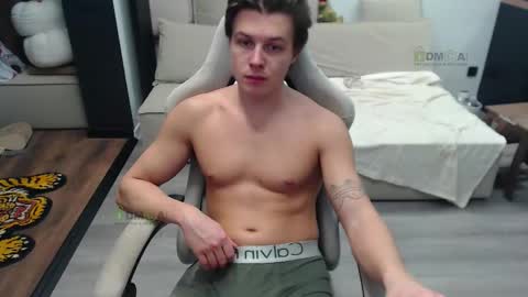 Snapshot of sunny1girl chatting on 12-03-25, 01:20 Alice and Sergey online show from 12-03-25, 01:20