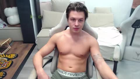 Snapshot of sunny1girl chatting on 12-04-25, 08:39 Alice and Sergey online show from 12-04-25, 08:39