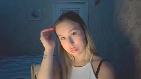 Snapshot of sunny_bambi chatting on 12-15-25, 04:22 Hello My name is Mary nice to meet you Telegram cuuutekitten online show from 12-15-25, 04:22