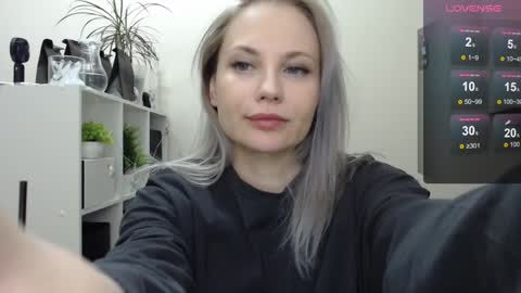 Naomi online show from 12-23-24, 04:22