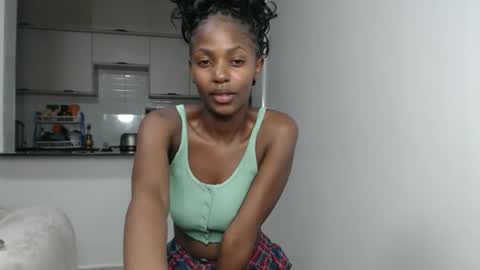 Snapshot of sunny_smiles1 chatting on 04-16-26, 09:39 sunny online show from 04-16-26, 09:39