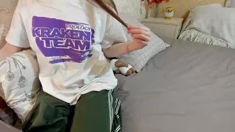 Snapshot of sunnyjoys chatting on 11-12-25, 01:00 Alina Streams Mon to Fri online show from 11-12-25, 01:00