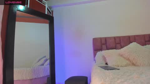 Sunny Leon Z online show from 12-23-24, 01:40