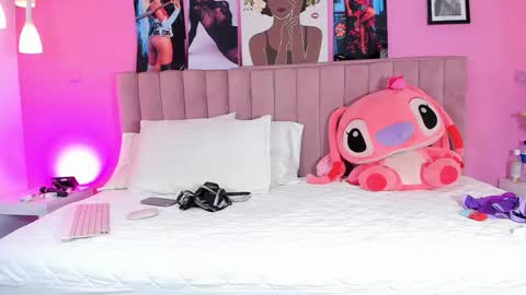      online show from 10-18-25, 07:03