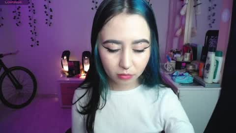 Snapshot of sunset_pienk chatting on 04-15-26, 05:03 Sunset online show from 04-15-26, 05:03